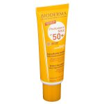 نیم رخ کرم ضد آفتاب رنگ روشن فتودرم مکس آکوا فلوئید بایودرما SPF50+