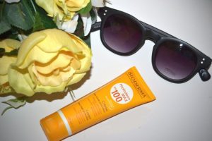 عکس کرم ضد آفتاب فتودرم مکس بایودرما SPF100