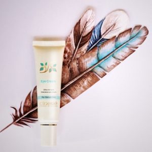 کرم چند منظوره دور چشم افراد بالای 40 سال سینره