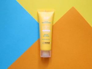 تیوپ کرم ضد آفتاب مخصوص پوست حساس سینره SPF30+